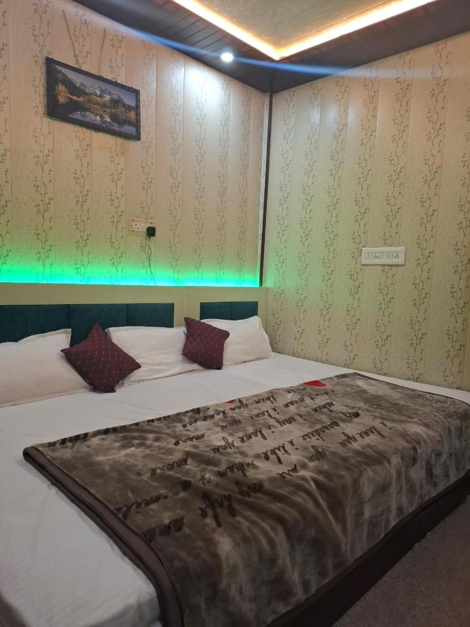 Hotel Sgh Subhadra Guest House Ayodhya Экстерьер фото