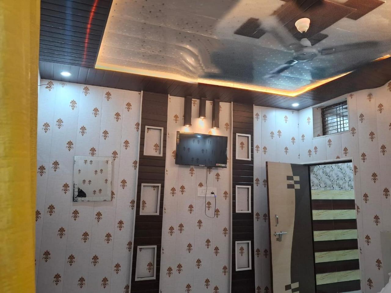 Hotel Sgh Subhadra Guest House Ayodhya Экстерьер фото