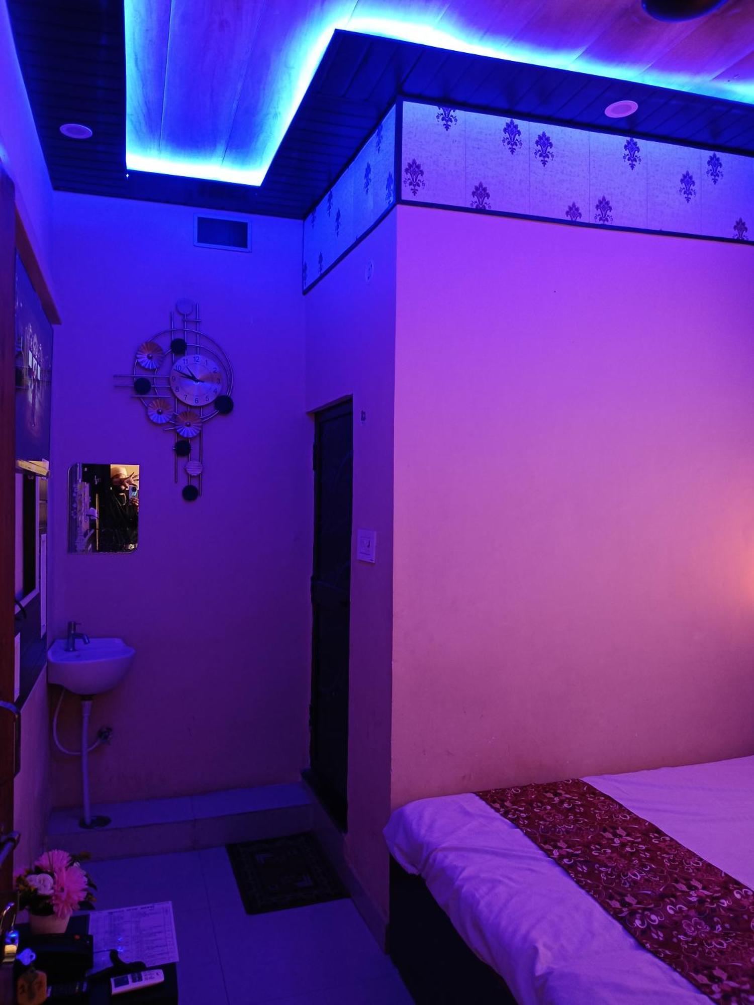 Hotel Sgh Subhadra Guest House Ayodhya Экстерьер фото
